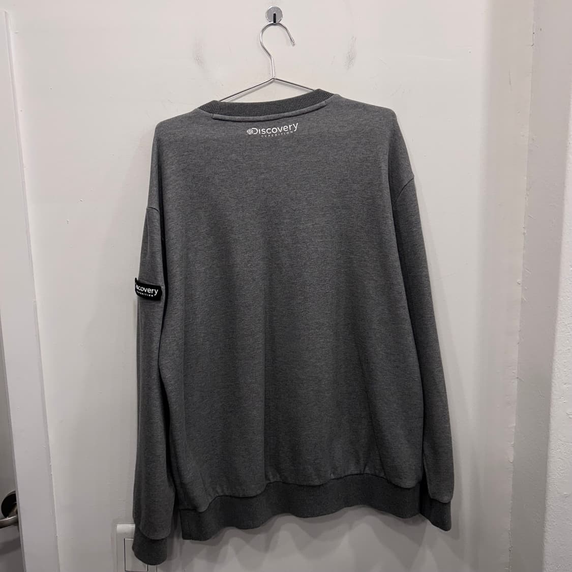 디스커버리 슬리브와펜 자수로고 맨투맨 상품이미지5