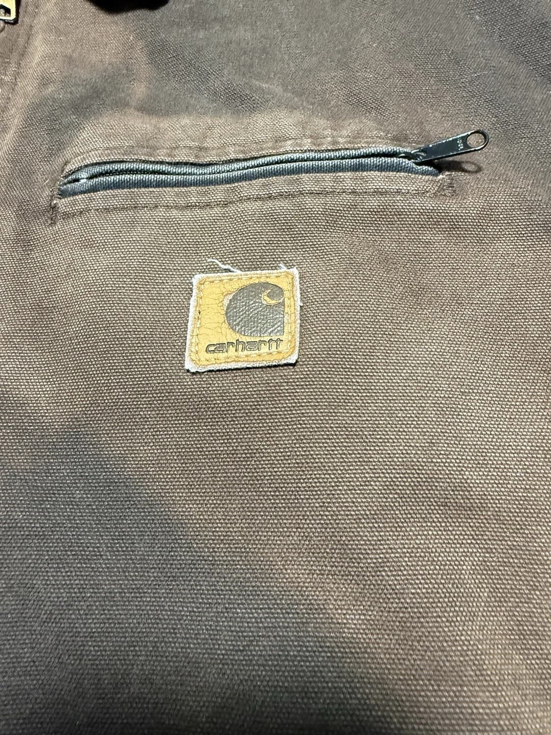 칼하트 J97 디트로이트 마운틴 로럴 커스텀 자켓 다크브라운 상품이미지2