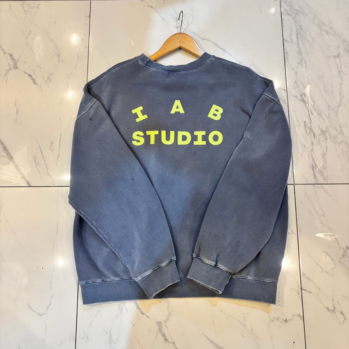 아이앱 스튜디오 로고 맨투맨 L 상품이미지2