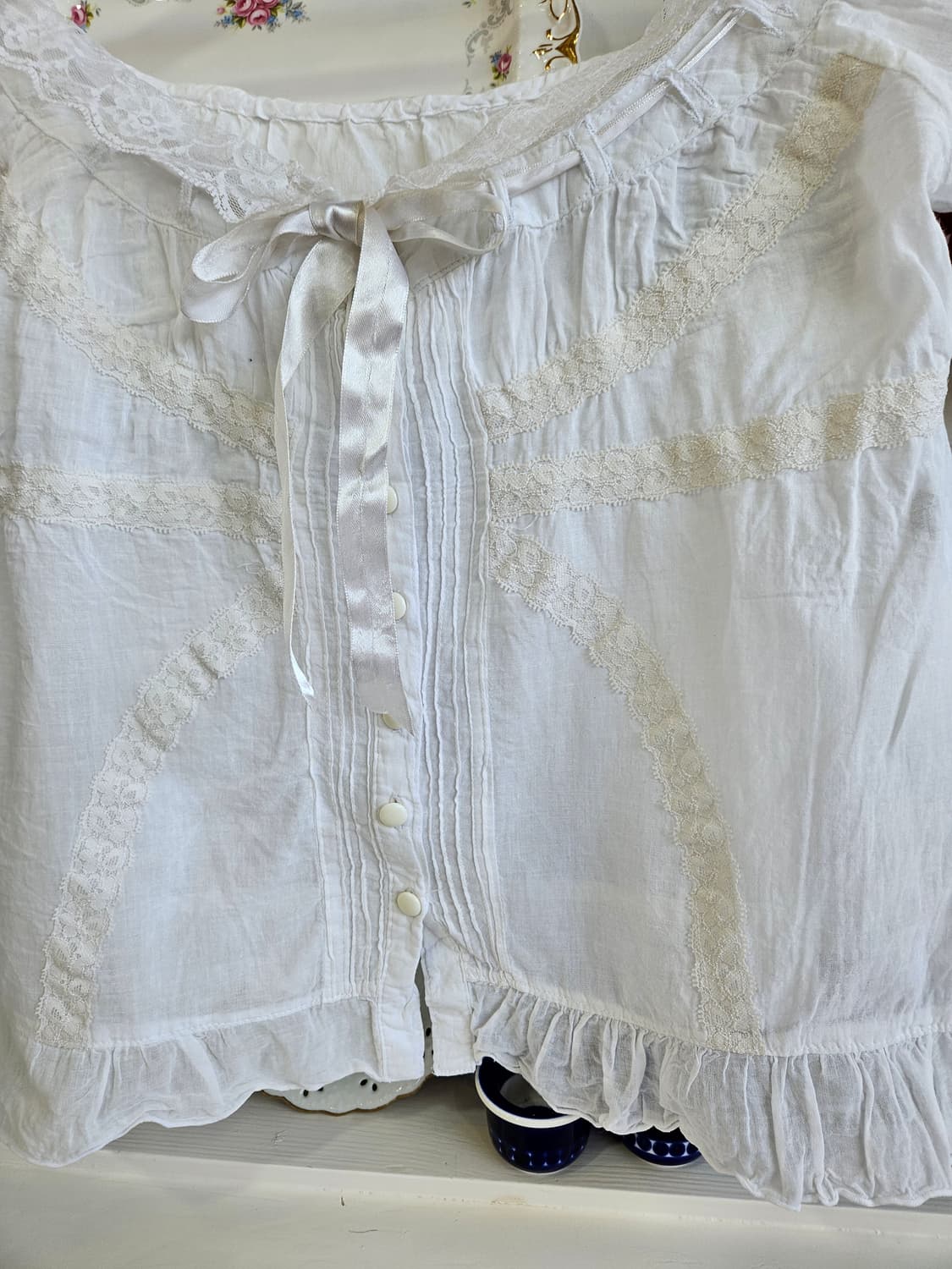 화이트 레이스 오프숄더 블라우스 상품이미지4