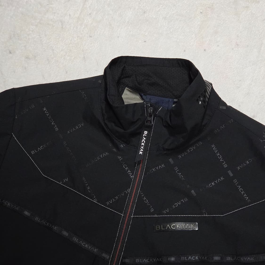 블랙야크 블랙 바람막이 상품이미지2