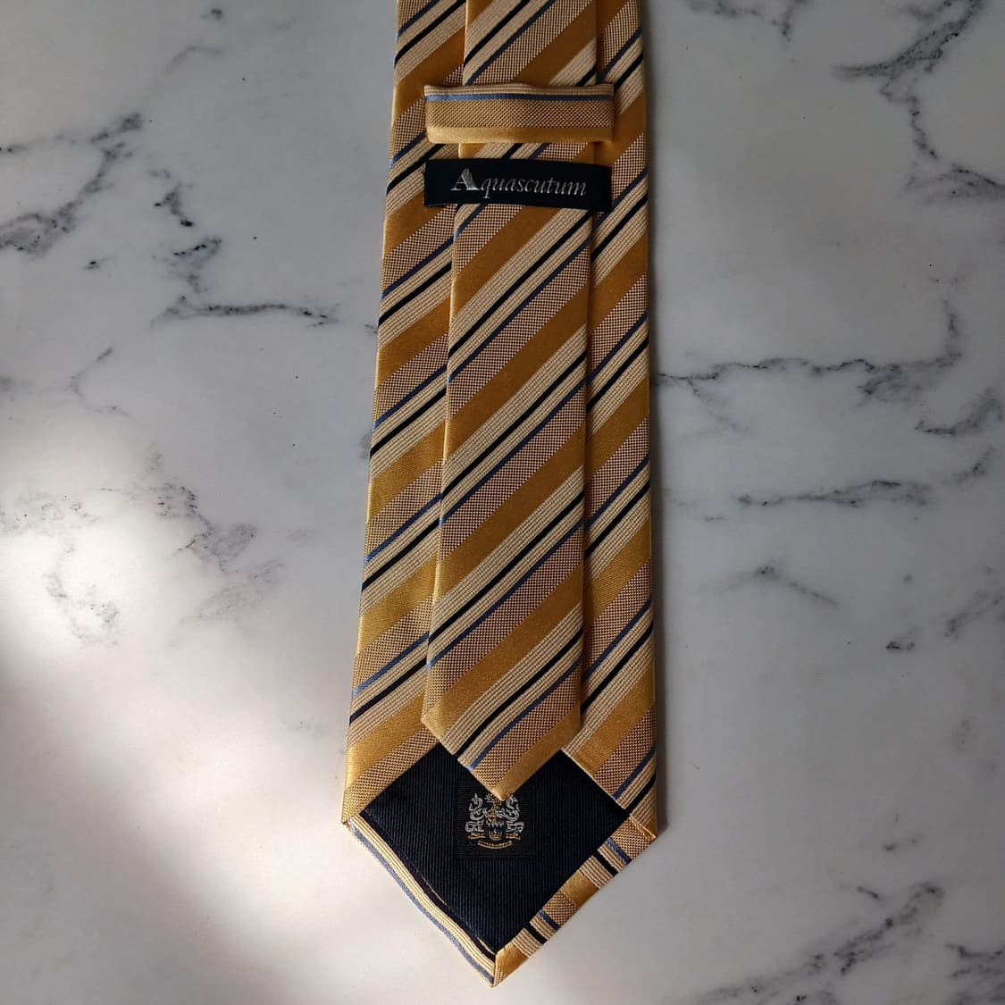 아쿠아스큐텀 넥타이 골드 스트라이프 A+~A등급 E895
 상품이미지7