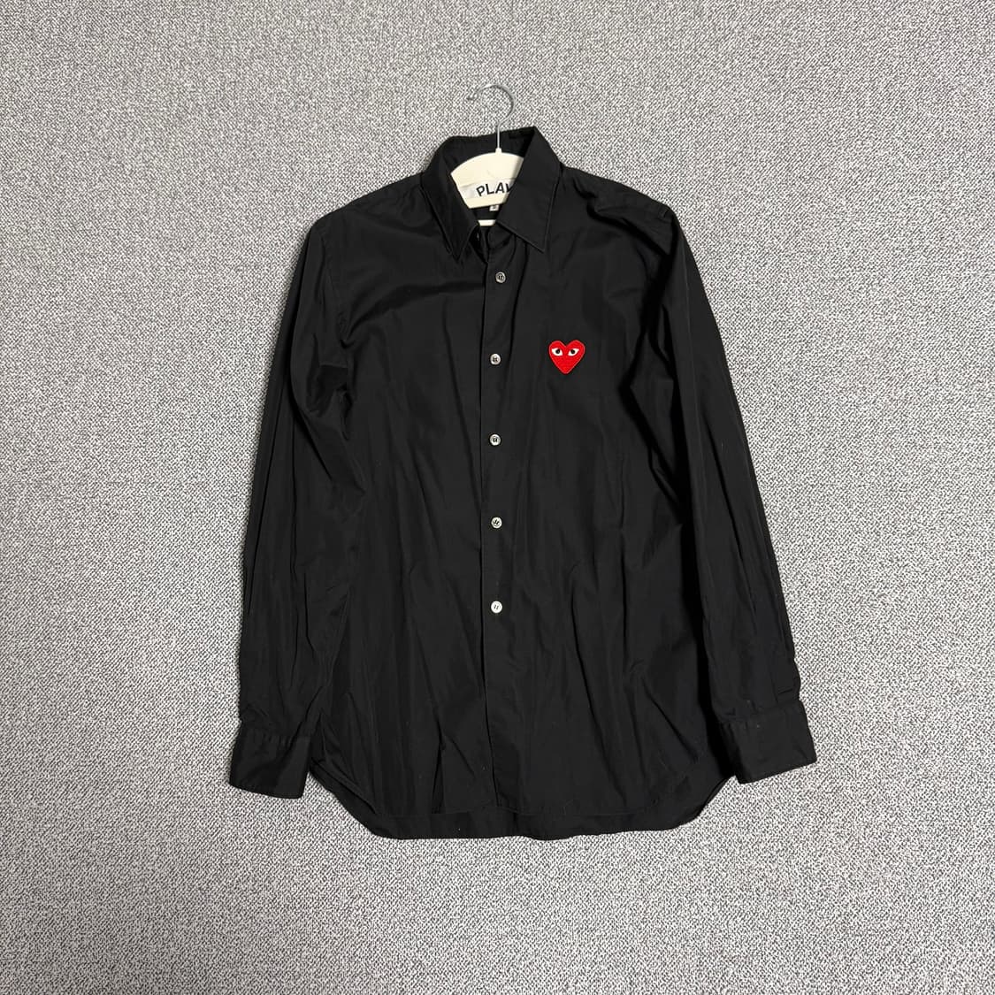 꼼데가르송 블랙 레드 와펜 긴팔셔츠 S  AZ-B002 상품이미지1