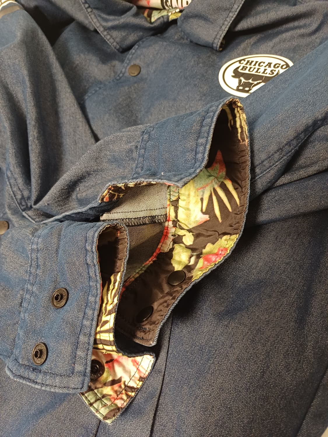 [XL] NBA 시카고 불스 다크 인디고 데님 코치 자켓(트로피컬 안감) 상품이미지5