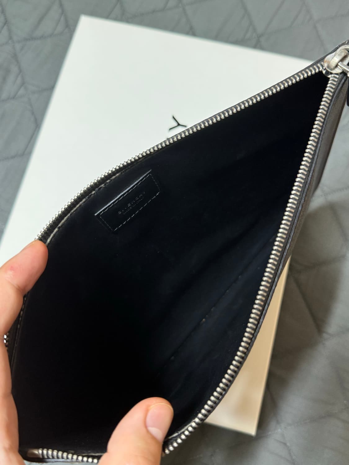 지방시 샤크 레더 클러치 블랙 상품이미지4