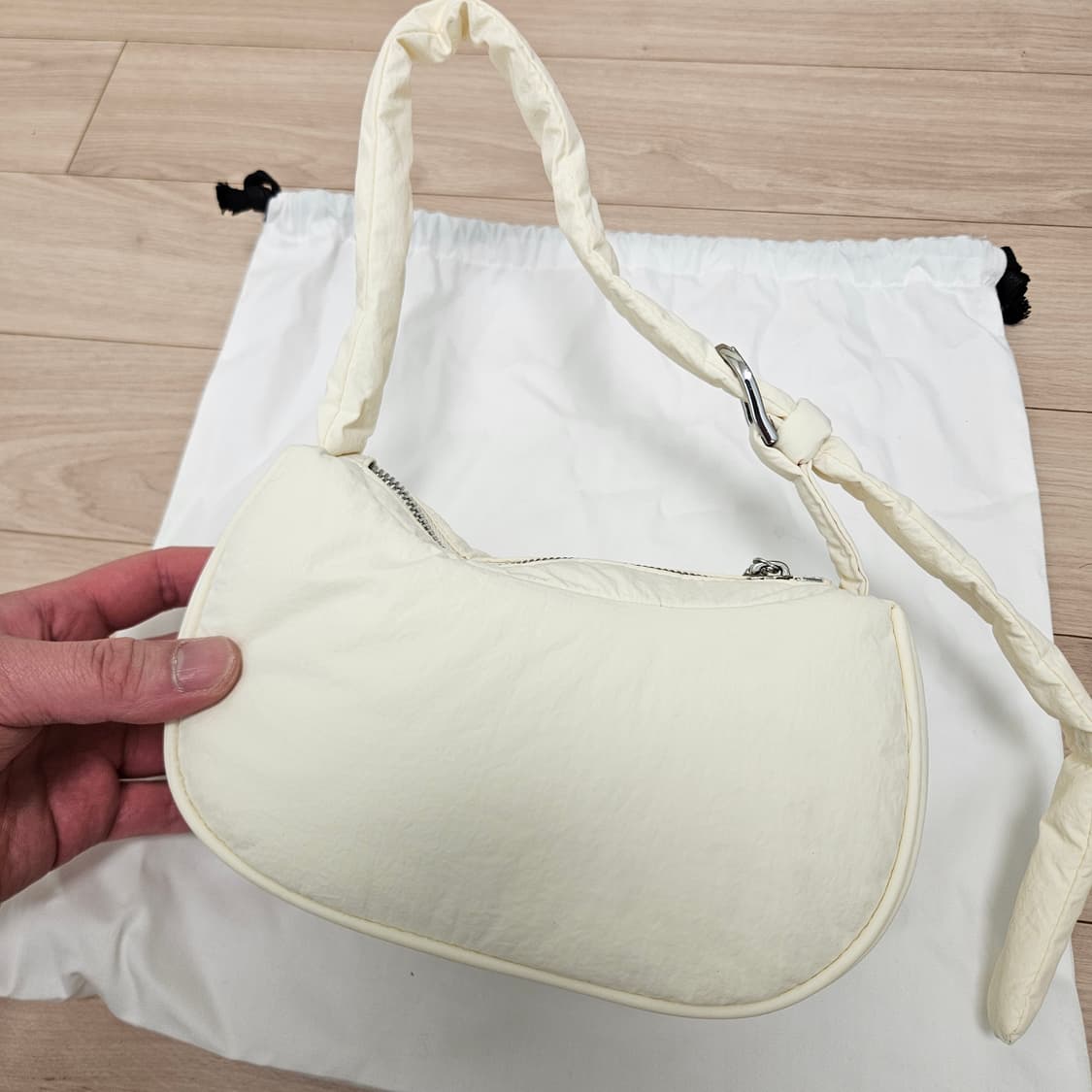 스탠드오일 클로티 미니백 크림 상품이미지4