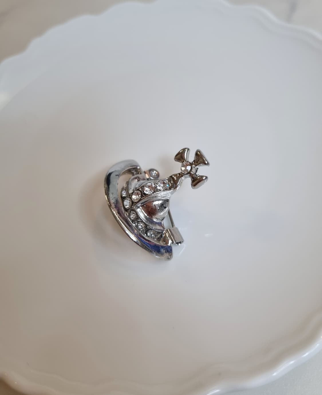 비비안웨스트우드 업사이클링 orb은장 브로치 상품이미지2