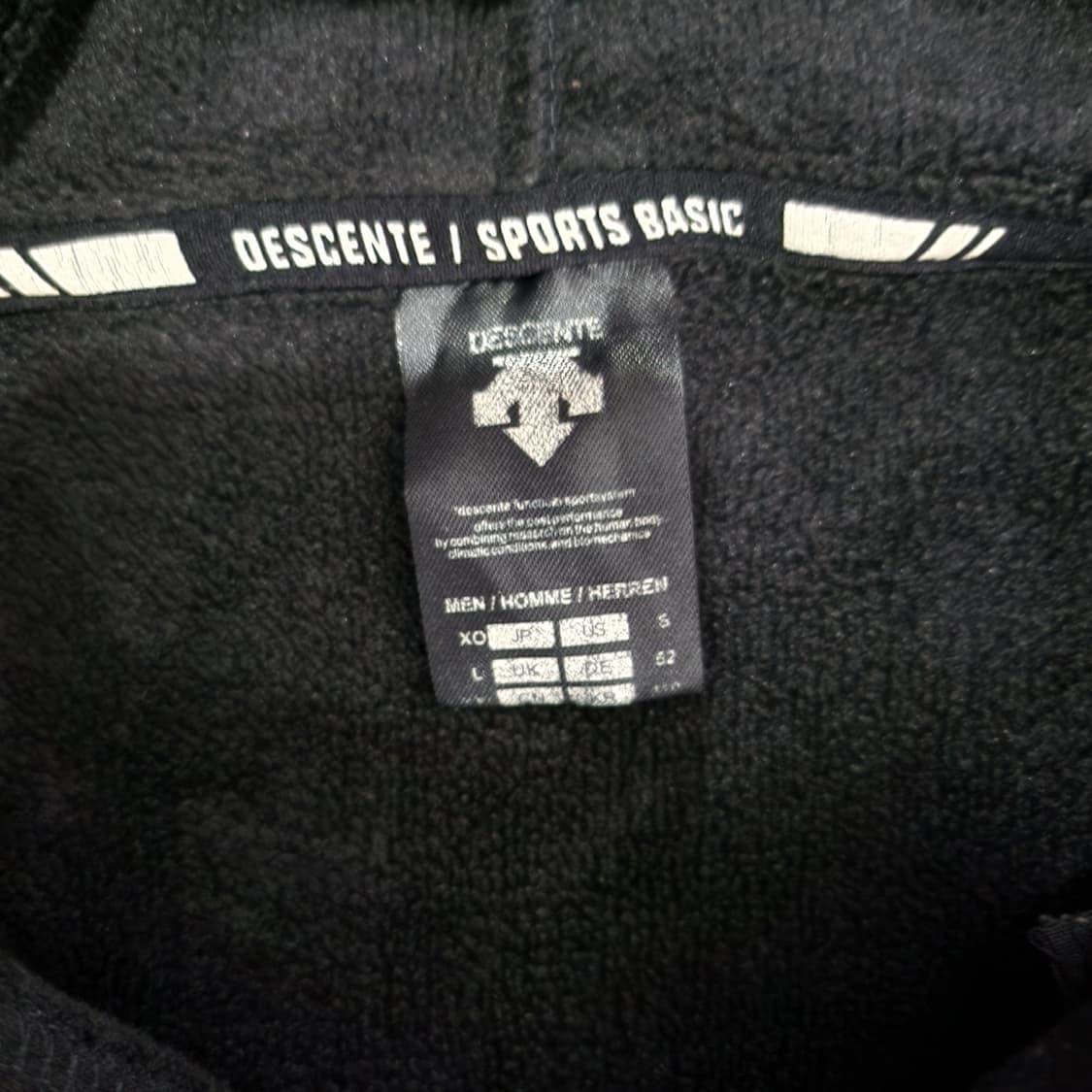 데상트 후드티 상품이미지2