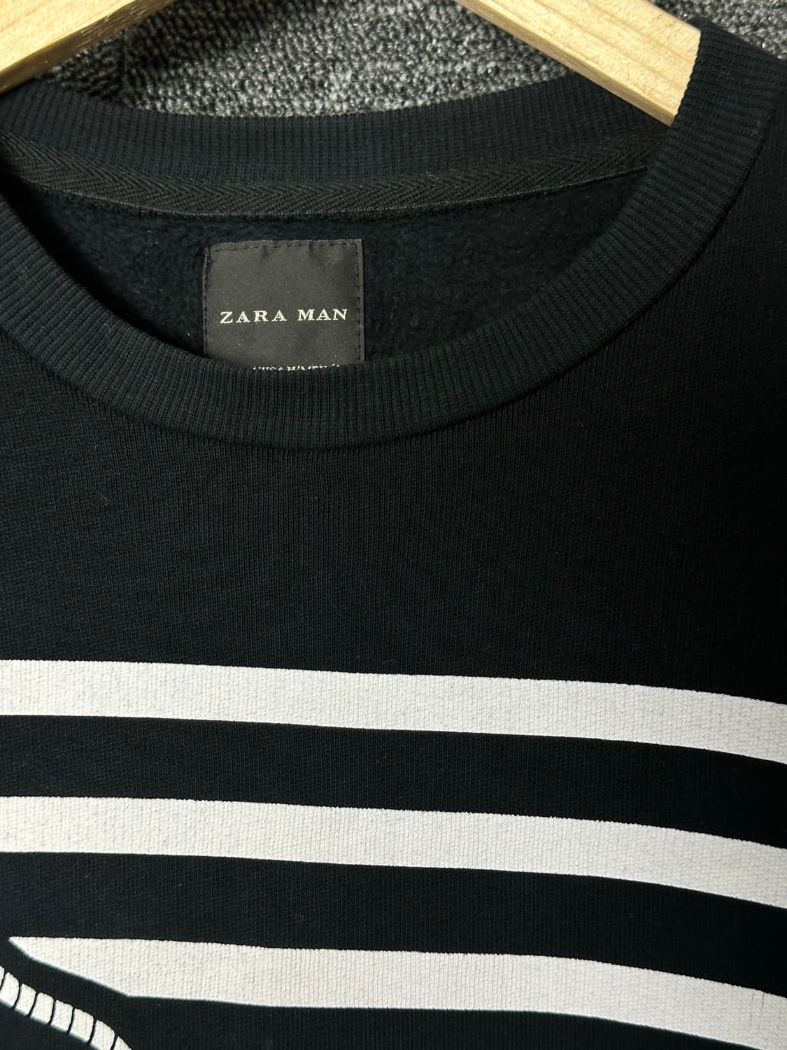 ZARA MAN 블랙 뱀 프린팅 맨투맨 상품이미지3