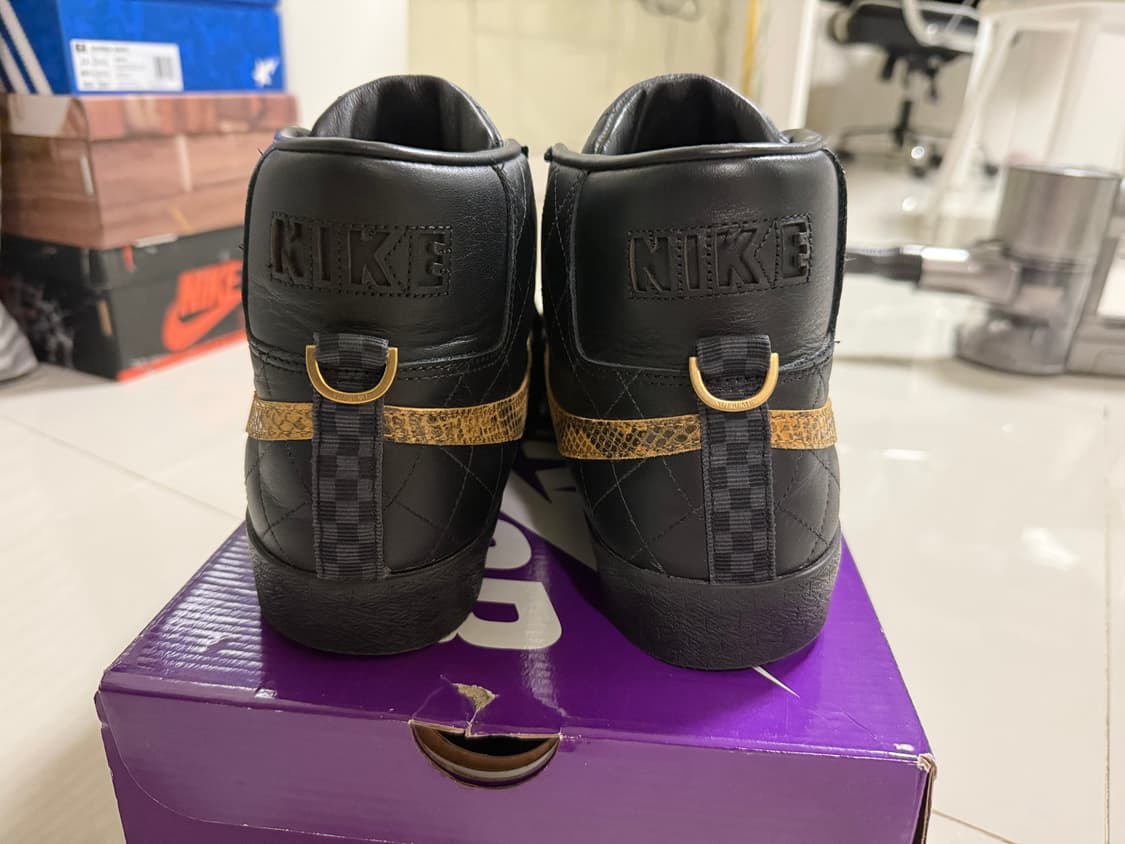 [300] 슈프림 x 나이키 SB 줌 블레이저 미드 QS 블랙 상품이미지3