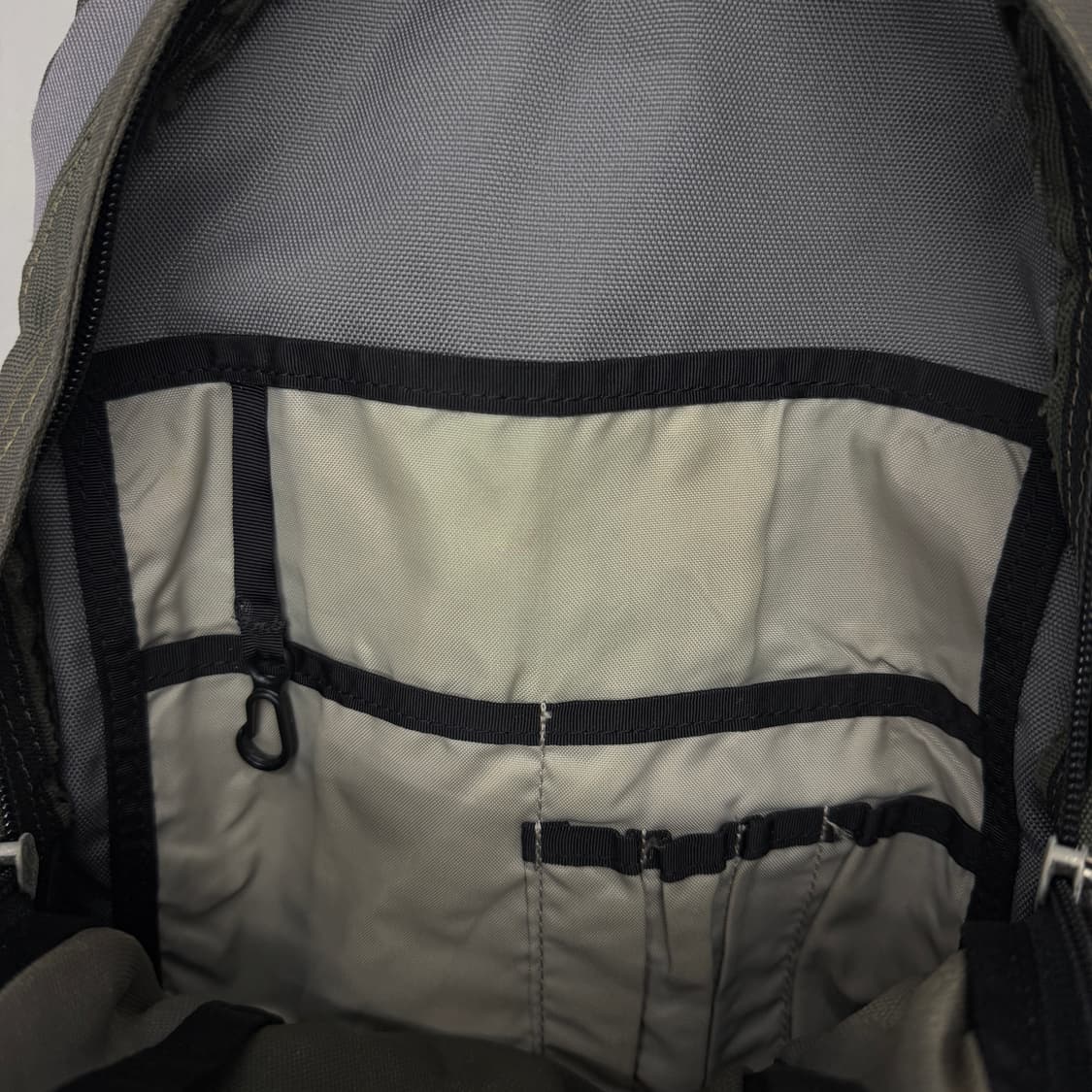 노스페이스 고프코어 제스터 카키 테크니컬 백팩 상품이미지7
