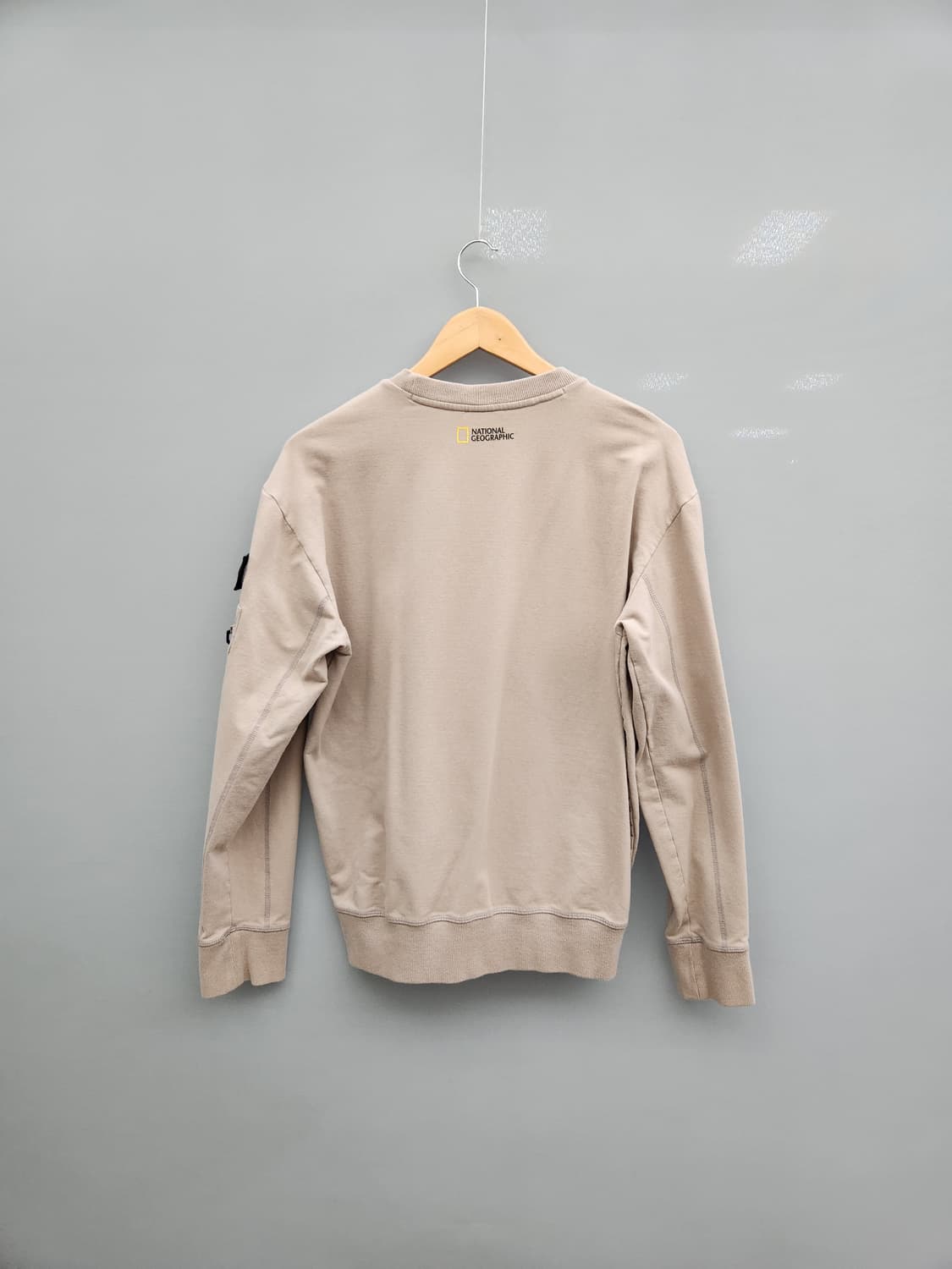 내셔널지오그래픽 베이지 ma1 스타일 맨투맨 상품이미지5