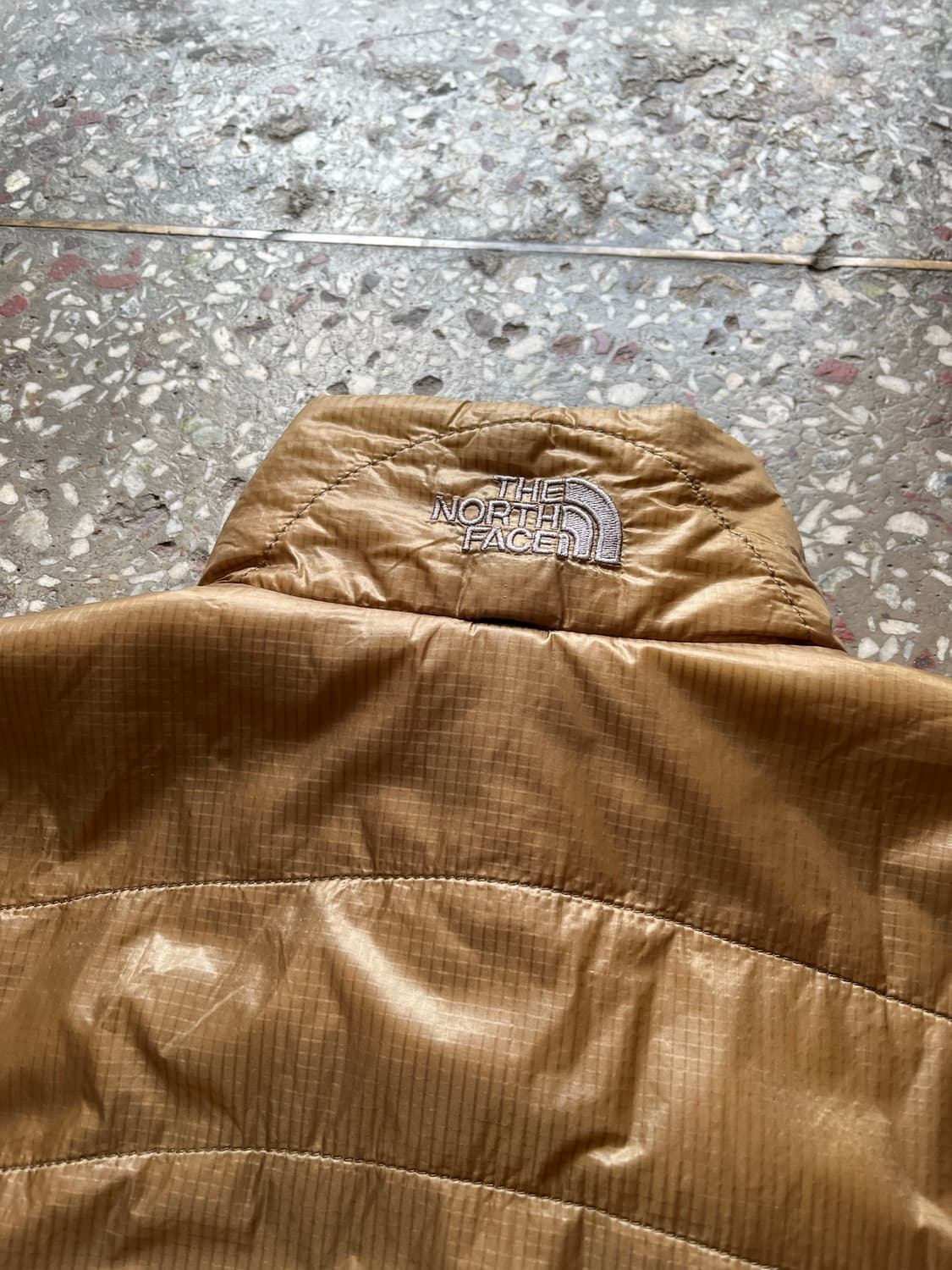 노스페이스 센터로고 브라운 경량패딩  상품이미지2