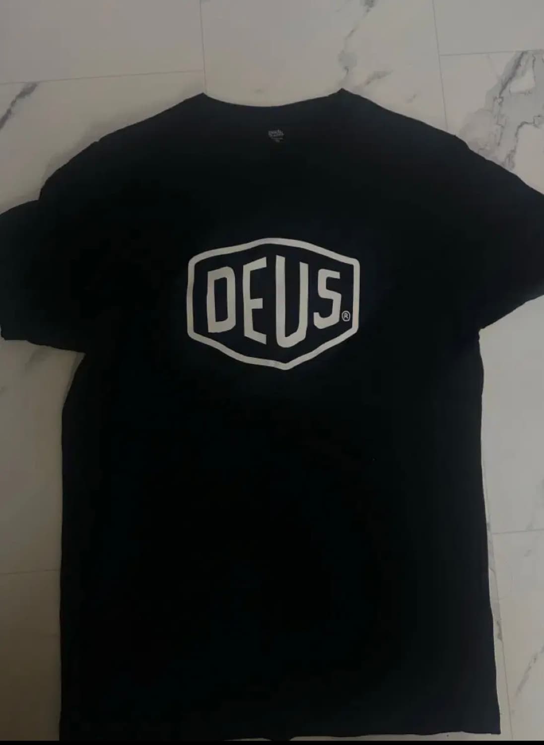 데우스 쉴드 반팔 티셔츠 L 상품이미지1