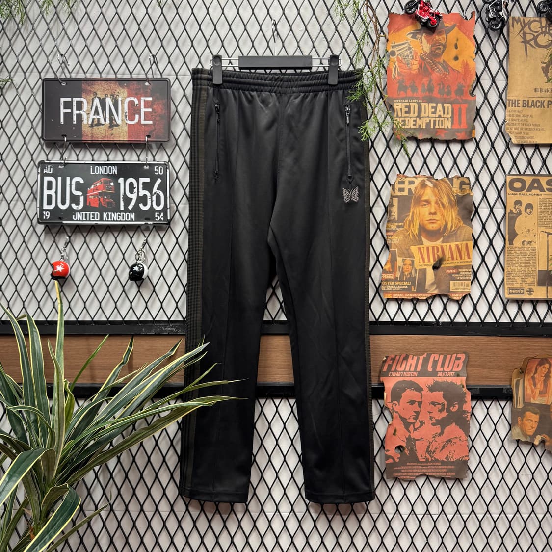 니들스 빈티지 사이드 트랙 팬츠 나비 자수 포인트 그레이 블랫 배색 상품이미지1