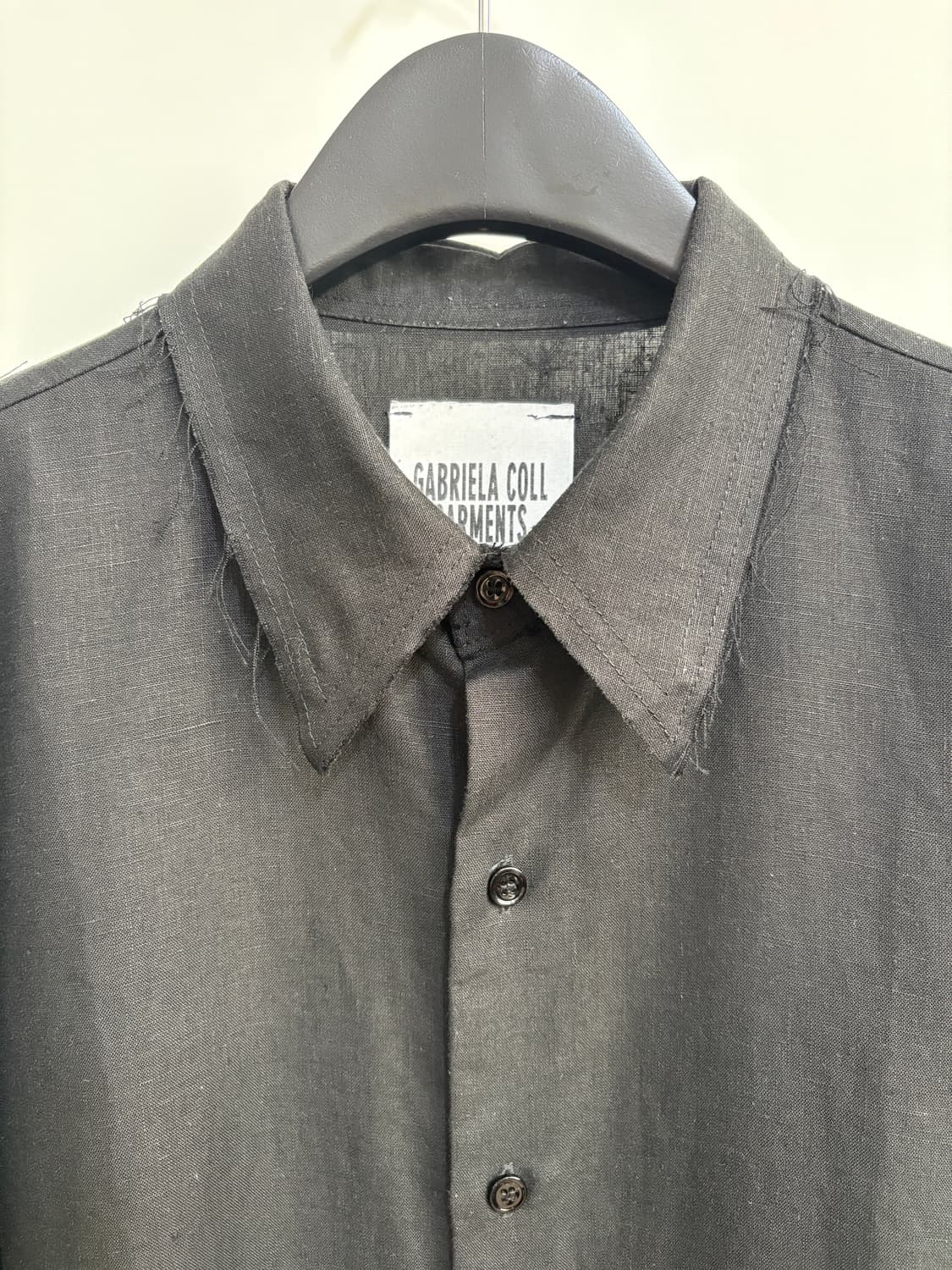 가브리엘라 콜 가먼츠 / NO. 197 러프엣지 린넨 셔츠 / 4 상품이미지2