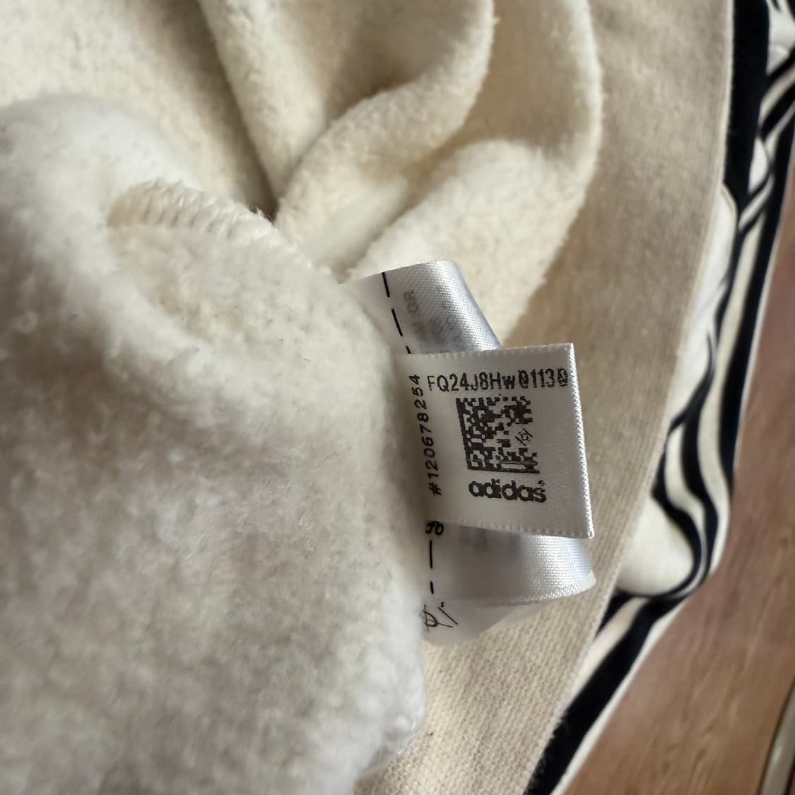 아디다스 센터로고 베이지 맨투맨  상품이미지6