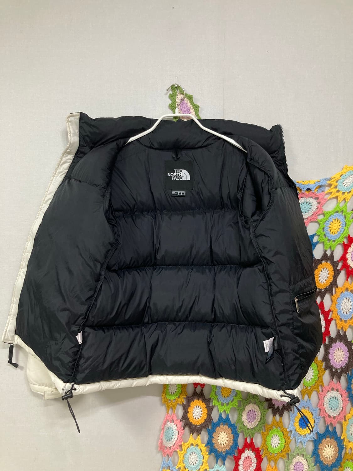 노스페이스 남녀공용 눕시 700필 숏패딩 _ 크림색 상품이미지6