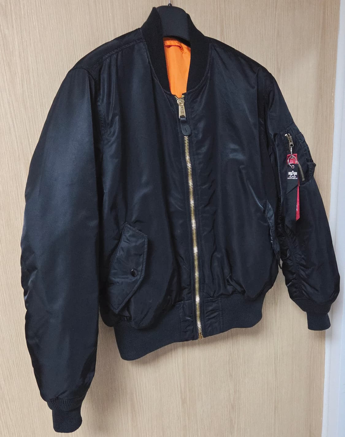 (착샷) 알파인더스트리 ma-1 레귤러핏 블랙  상품이미지2