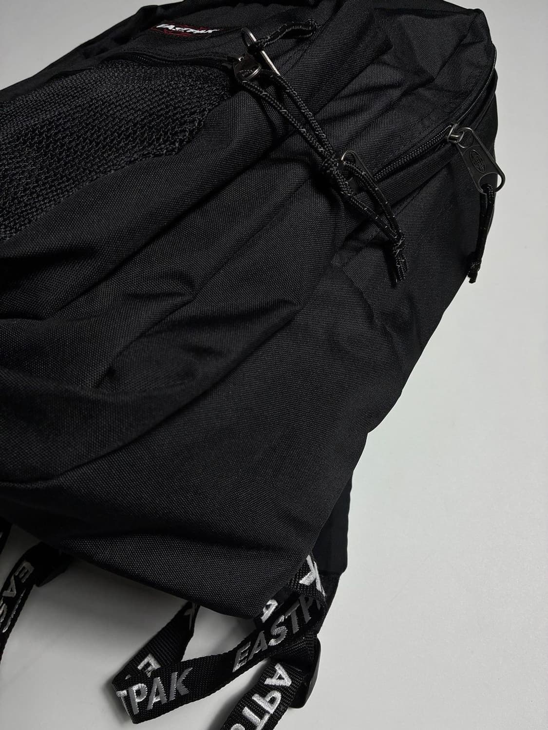 이스트팩 19FW 로고 패치 캐주얼 블랙 백팩 PR2344 상품이미지6