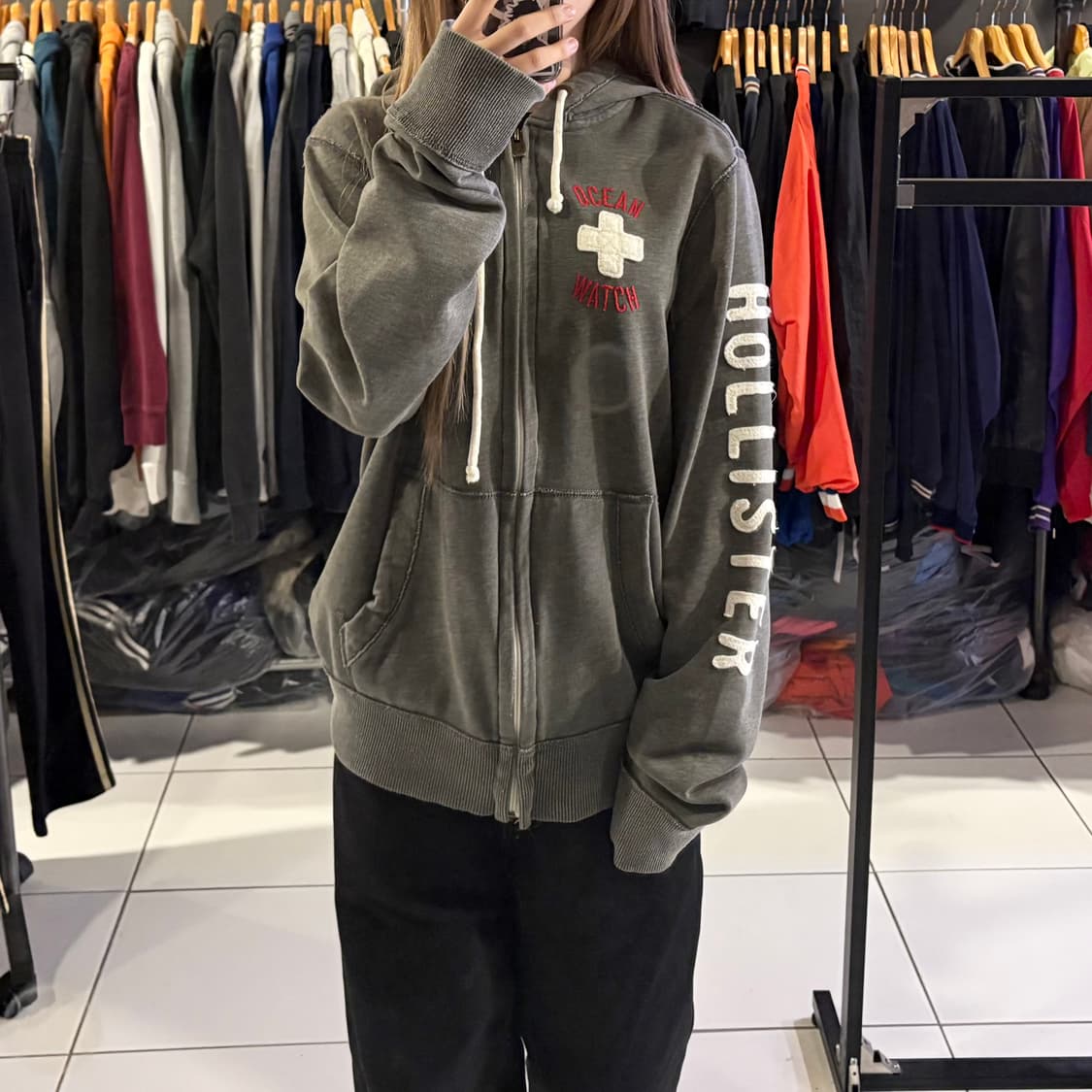 홀리스터 Y2K 오션 워치 스펠아웃 그레이 후드집업 상품이미지1