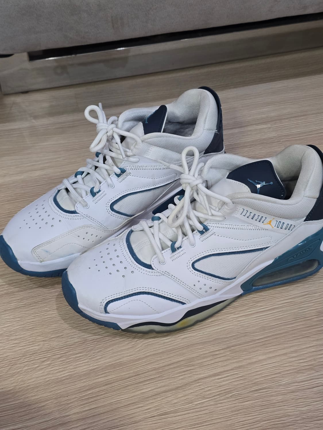 조던 포인트레인 화이트 리프트블루 us9 사이즈 270 상품이미지3
