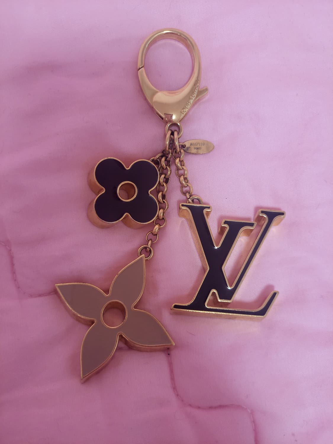 정품)급처상태좋음!루이비통 플뢰르 모노그램플라워 백참 키링 공홈가68만원 상품이미지3