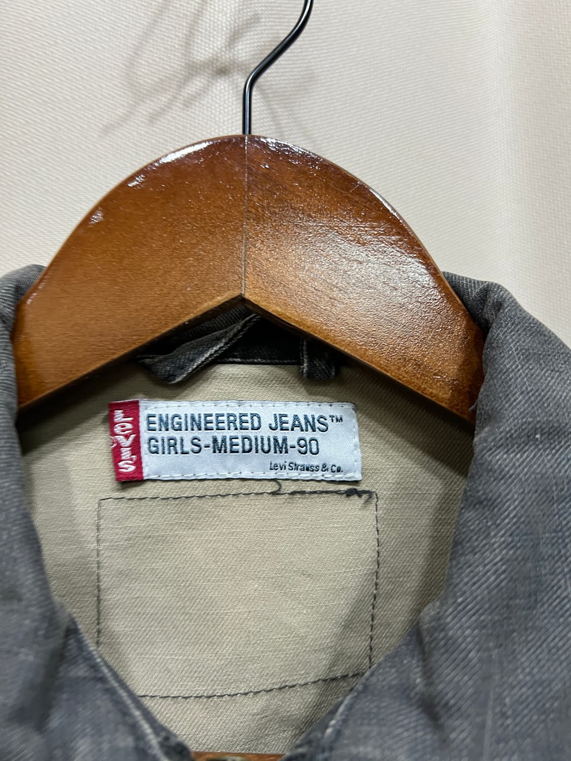 리바이스 여성 엔지니어드진 흑청데님 트러커 자켓 상품이미지5