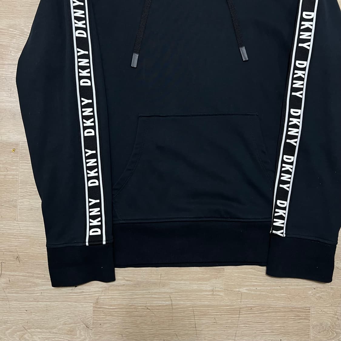 DKNY 도나카란 로고 사이드라인 테이프 후드티 [블랙] M/95 상품이미지3