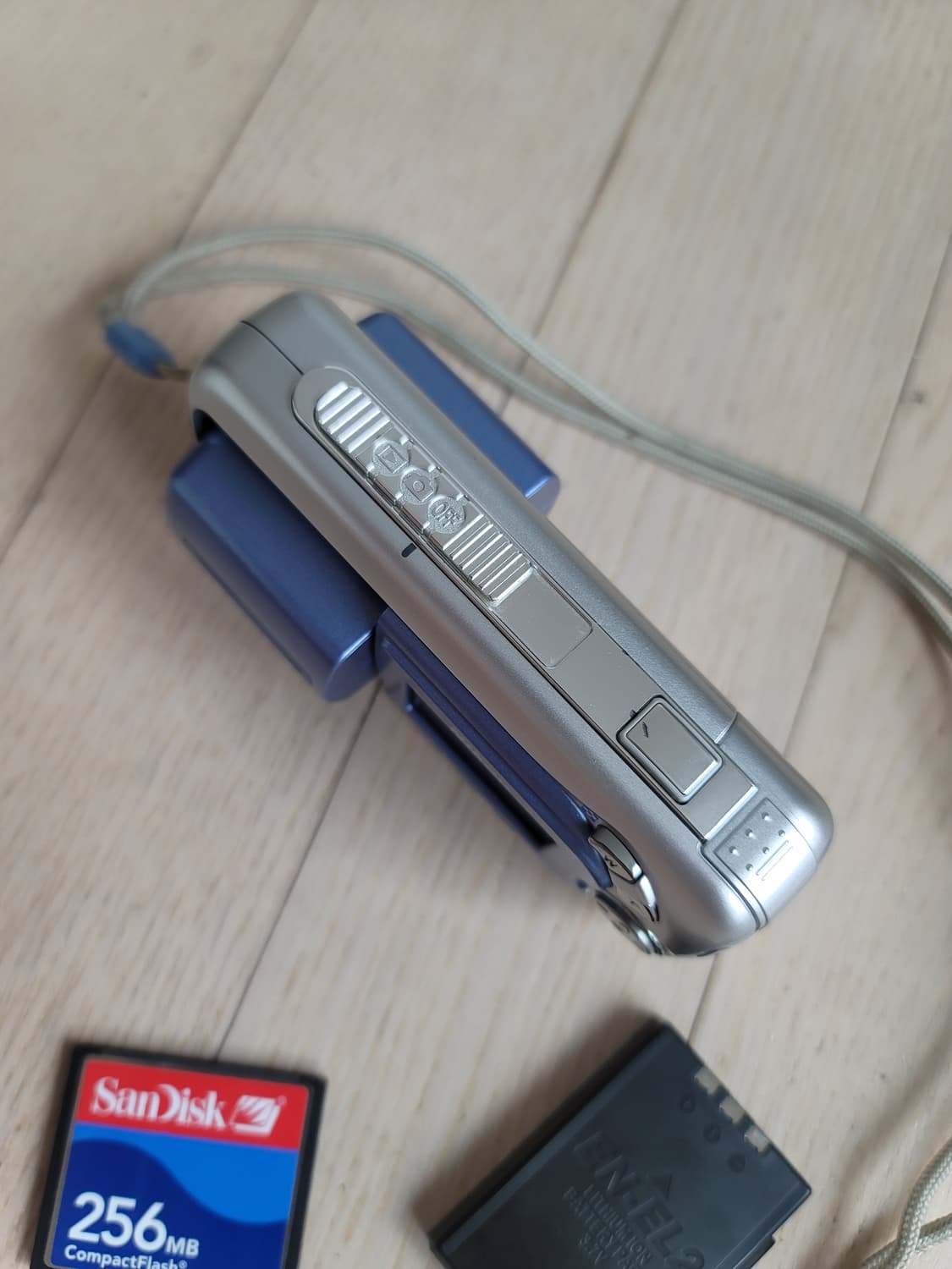 니콘 쿨픽스 2500 황조지 디카 y2k 빈티지 올드 레트로 디지털카메라 상품이미지2