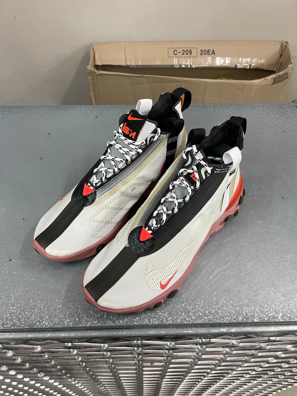 나이키 리액트 러너 미드 WRISPA 255 상품이미지2