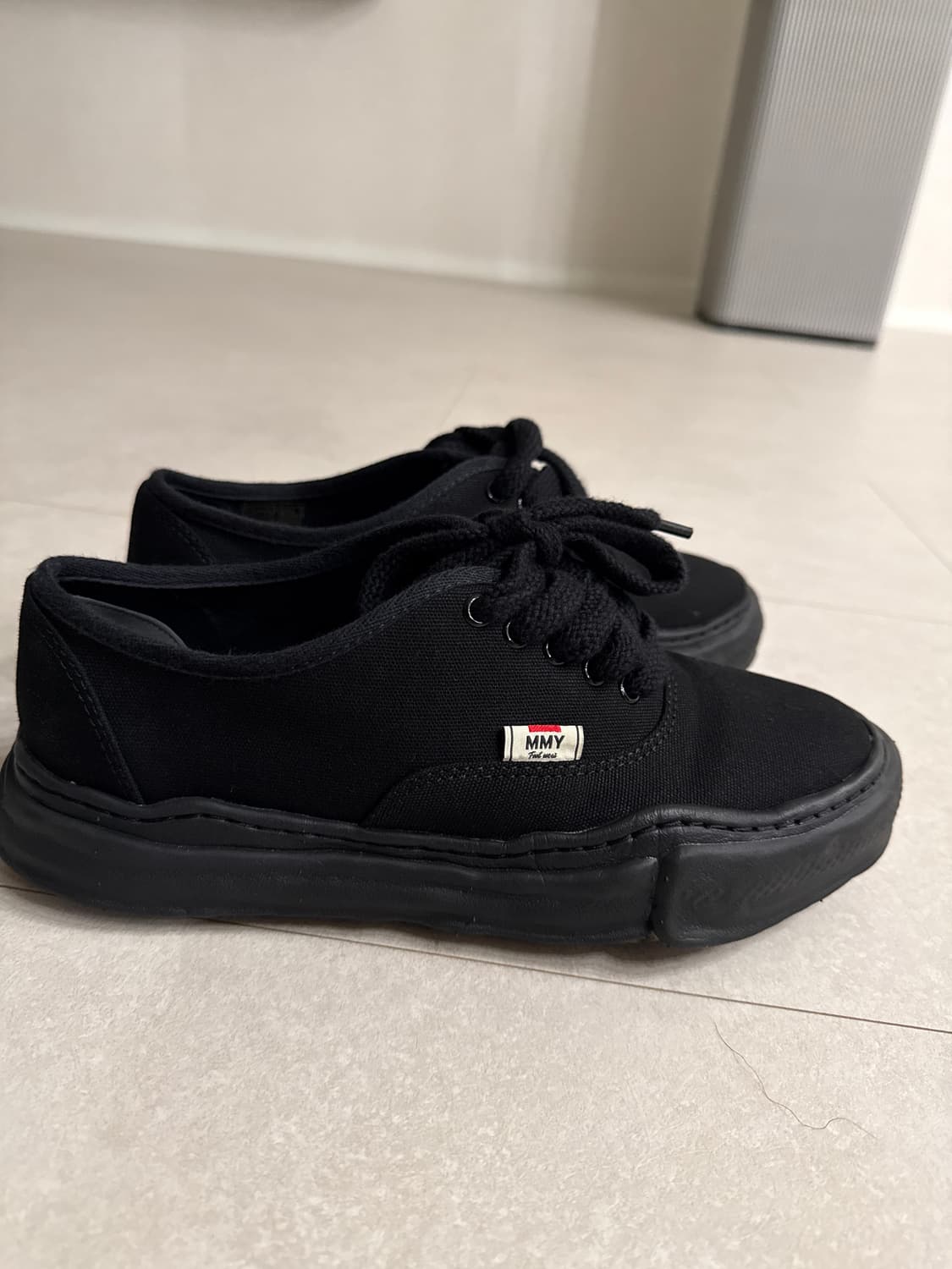 메종 미하라 야스히로 베이커 OG 솔 캔버스 로우 컷 스니커즈 블랙 상품이미지2