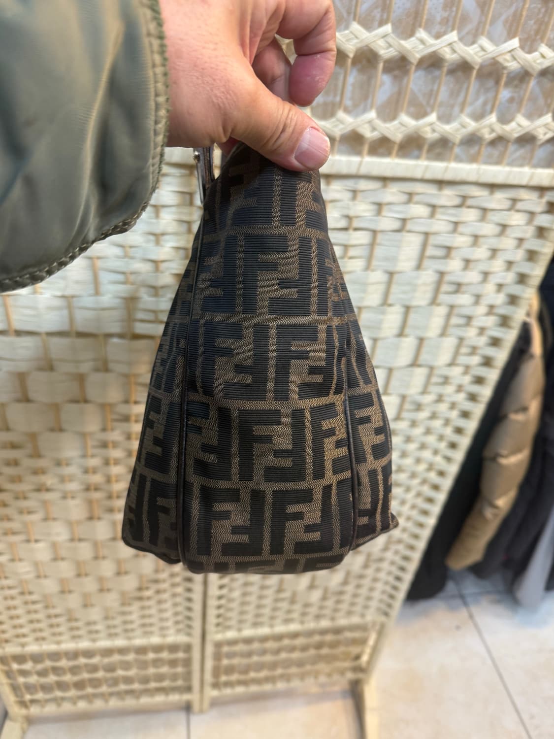 정품 펜디 주카 쇼퍼백 팝니다 상품이미지5