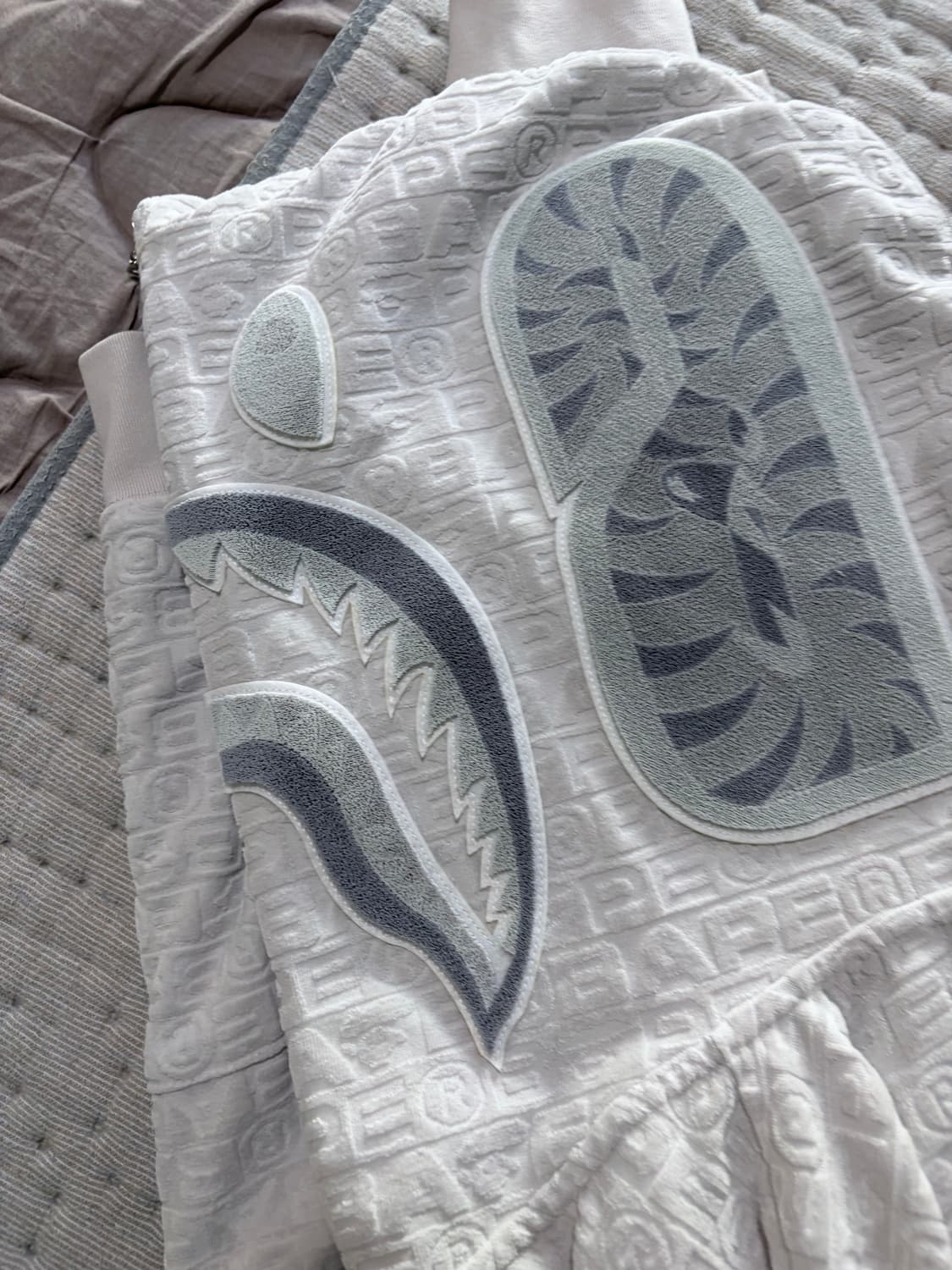 베이프 럭스 스포츠 샤크 후드집업 상품이미지5