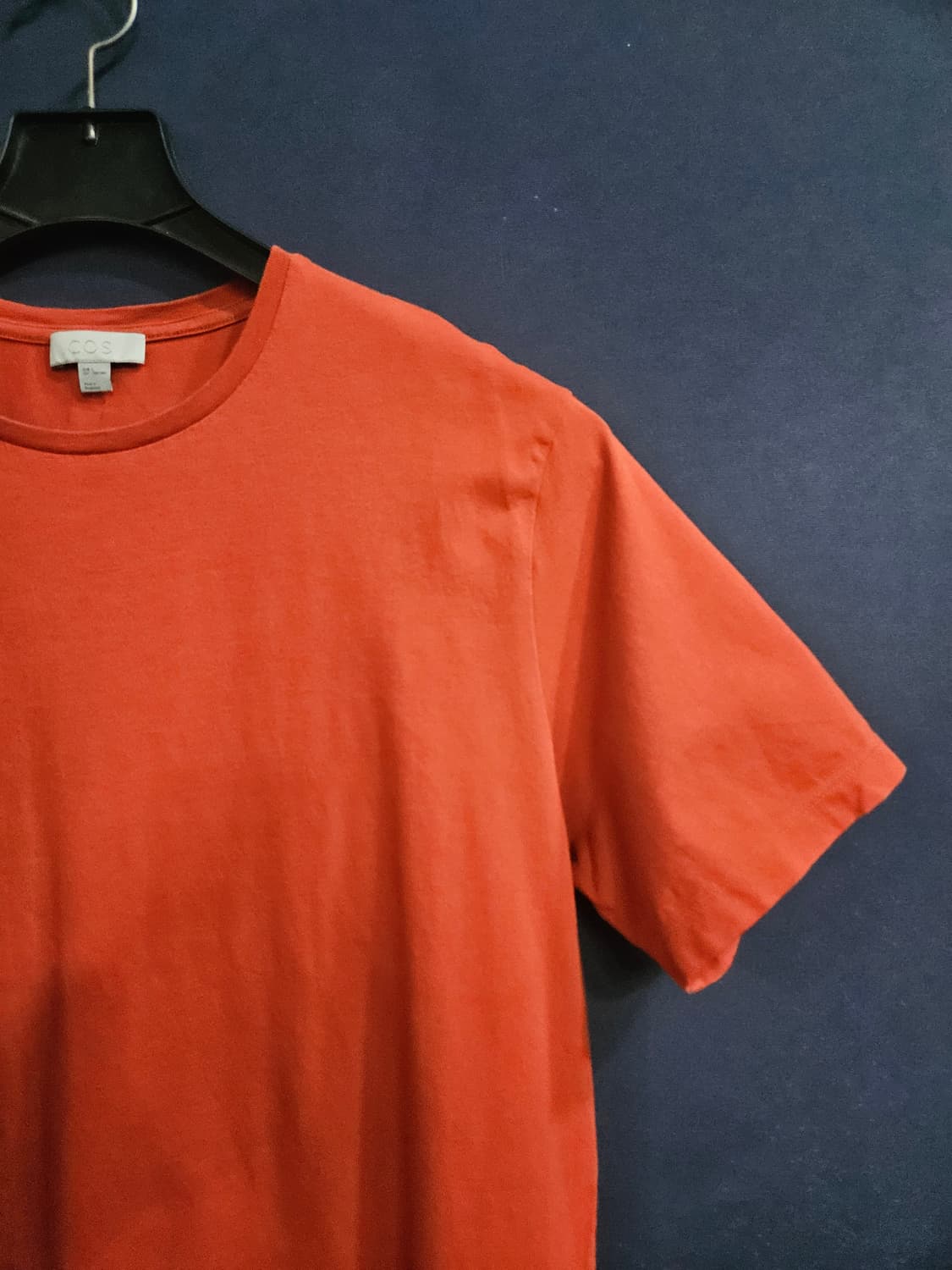 코스 다크레드 남성 슬림핏 100 반팔티  상품이미지4