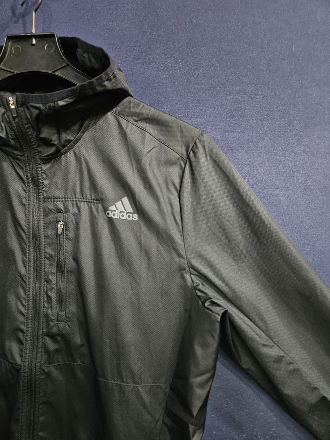 아디다스 블랙 남성 슬림핏 100 바람막이 후드집업  상품이미지4