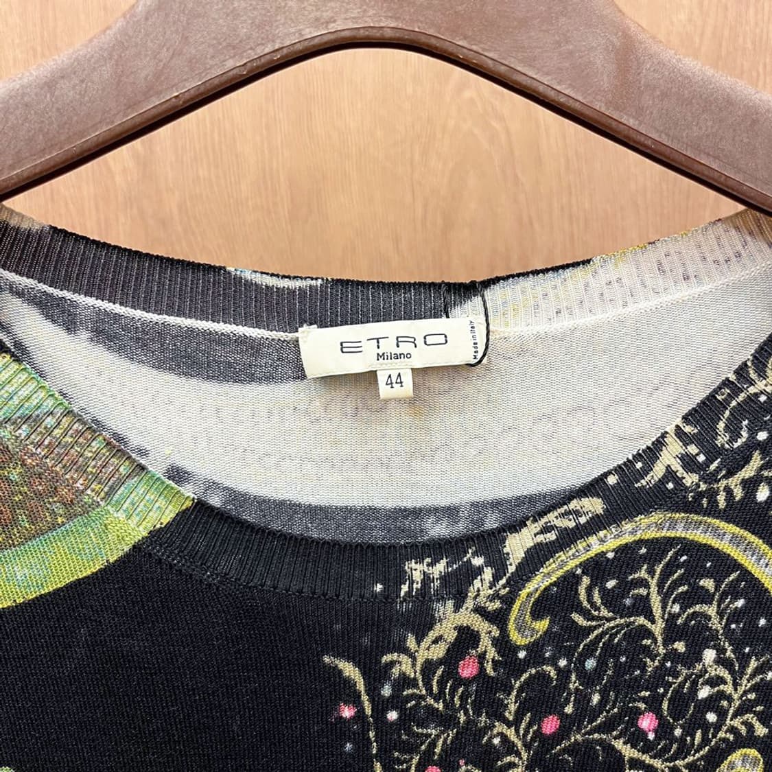 에트로 반팔 니트 페이즐리 플라워 패턴 라운드넥 디테일 레귤러핏 블랙 상품이미지6