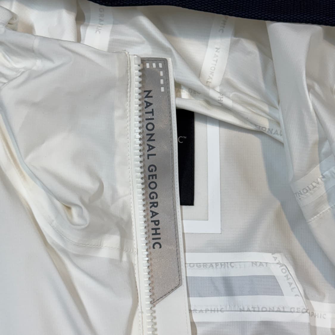 XL) 내셔널지오그래픽 화이트 바람막이 후드 자켓 미사용품 상품이미지4