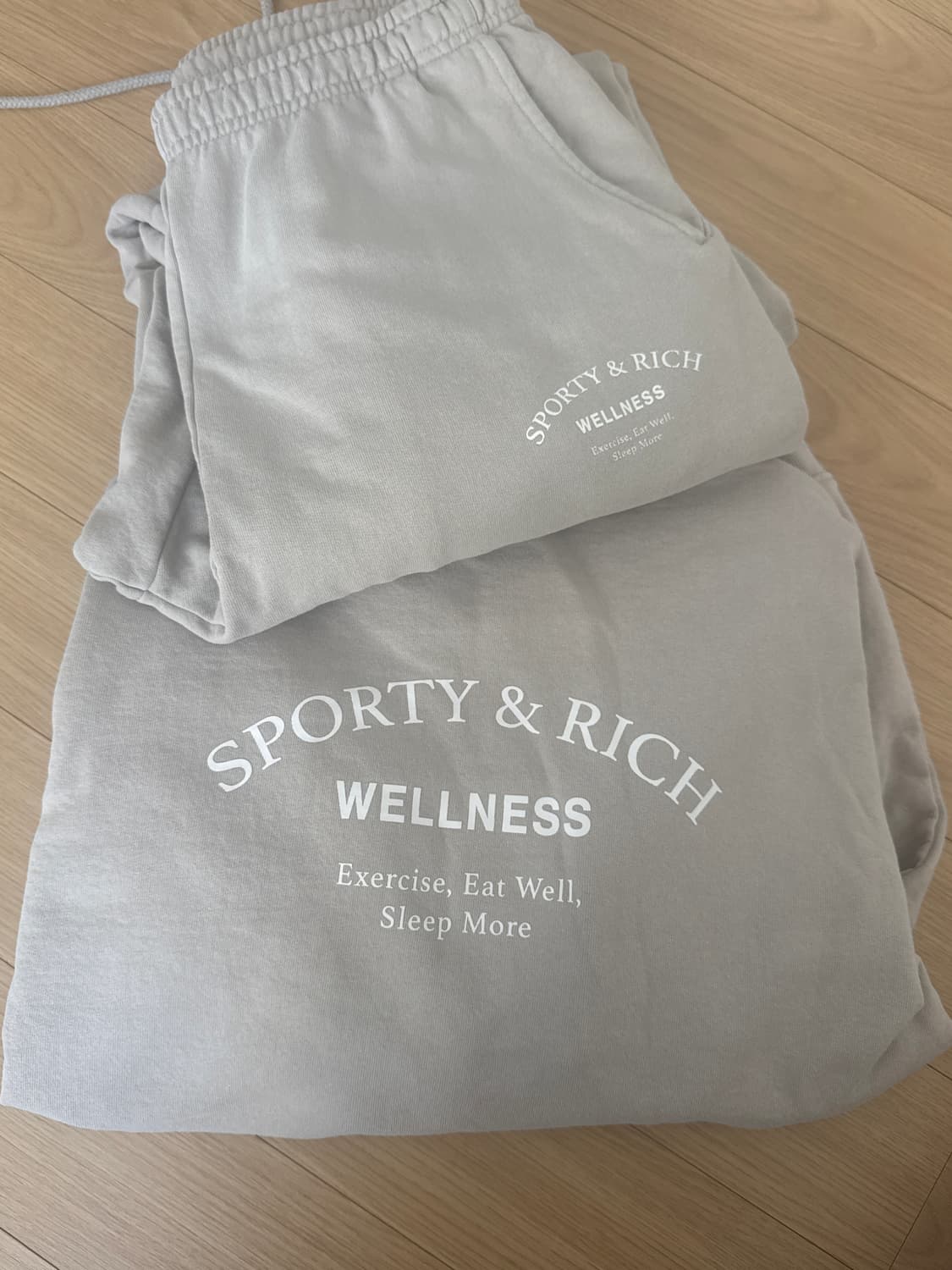 스포티앤리치 오트밀 셋업 (스웻셔츠+스웻팬츠) 상품이미지5