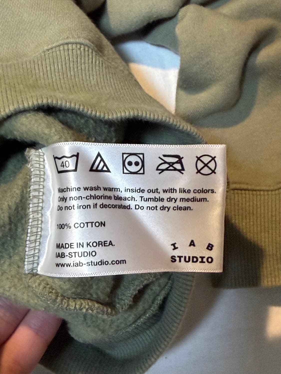 아이앱 스튜디오 맨투맨 스웻셔츠 올리브 그린 카키 상품이미지6