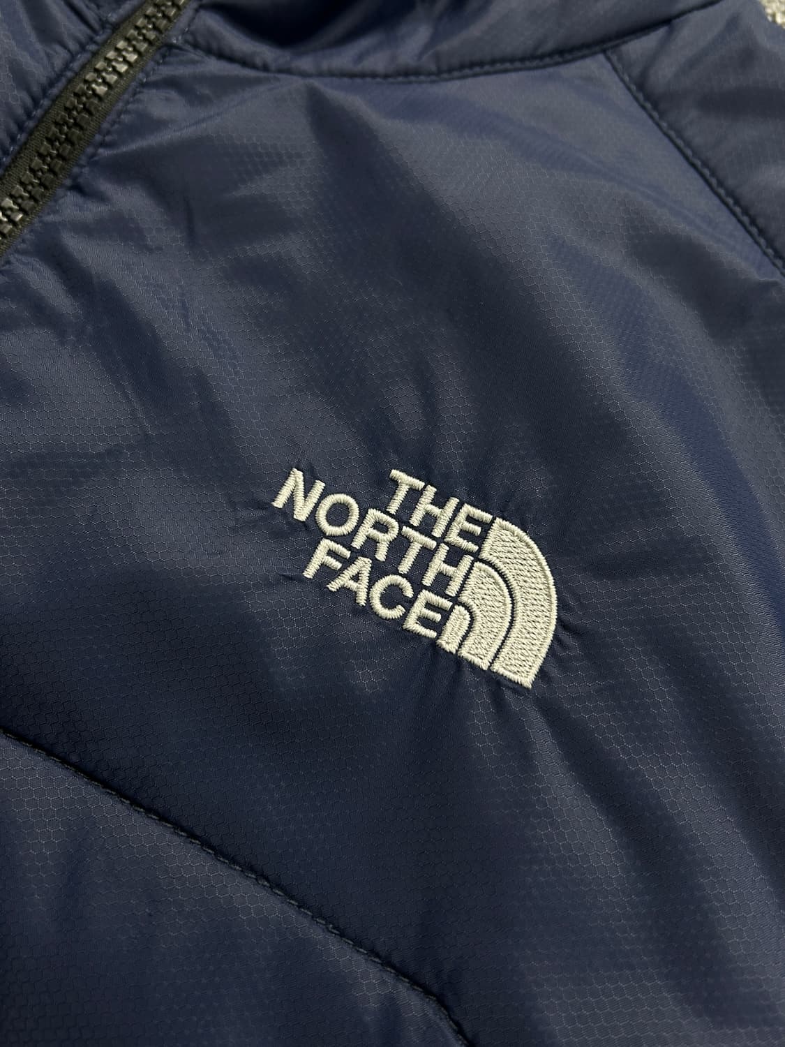  노스페이스 네이비 경량 패딩 S   상품이미지4