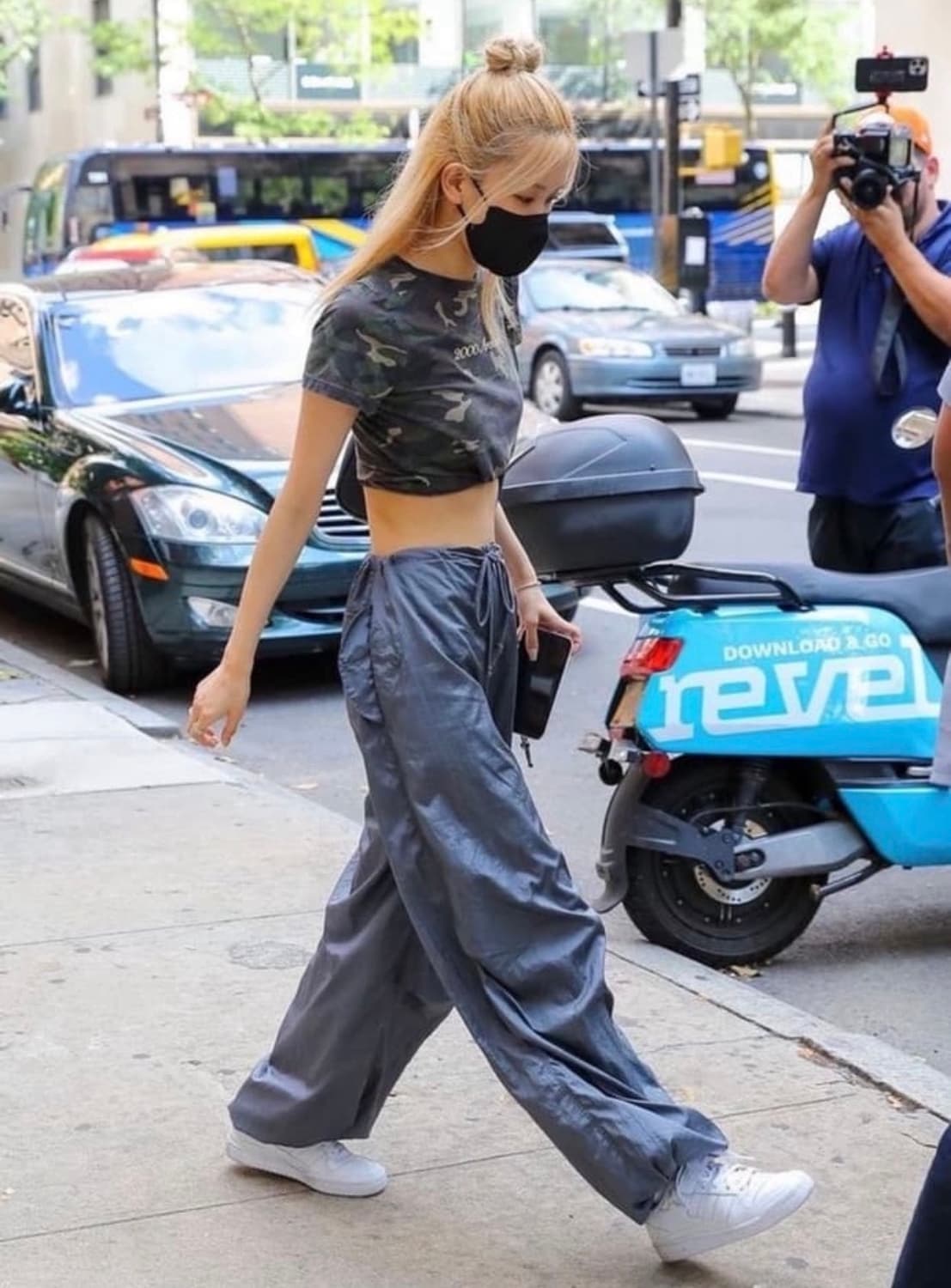 블랙핑크 로제 바지 Motel Rocks Parachute Pants 상품이미지1