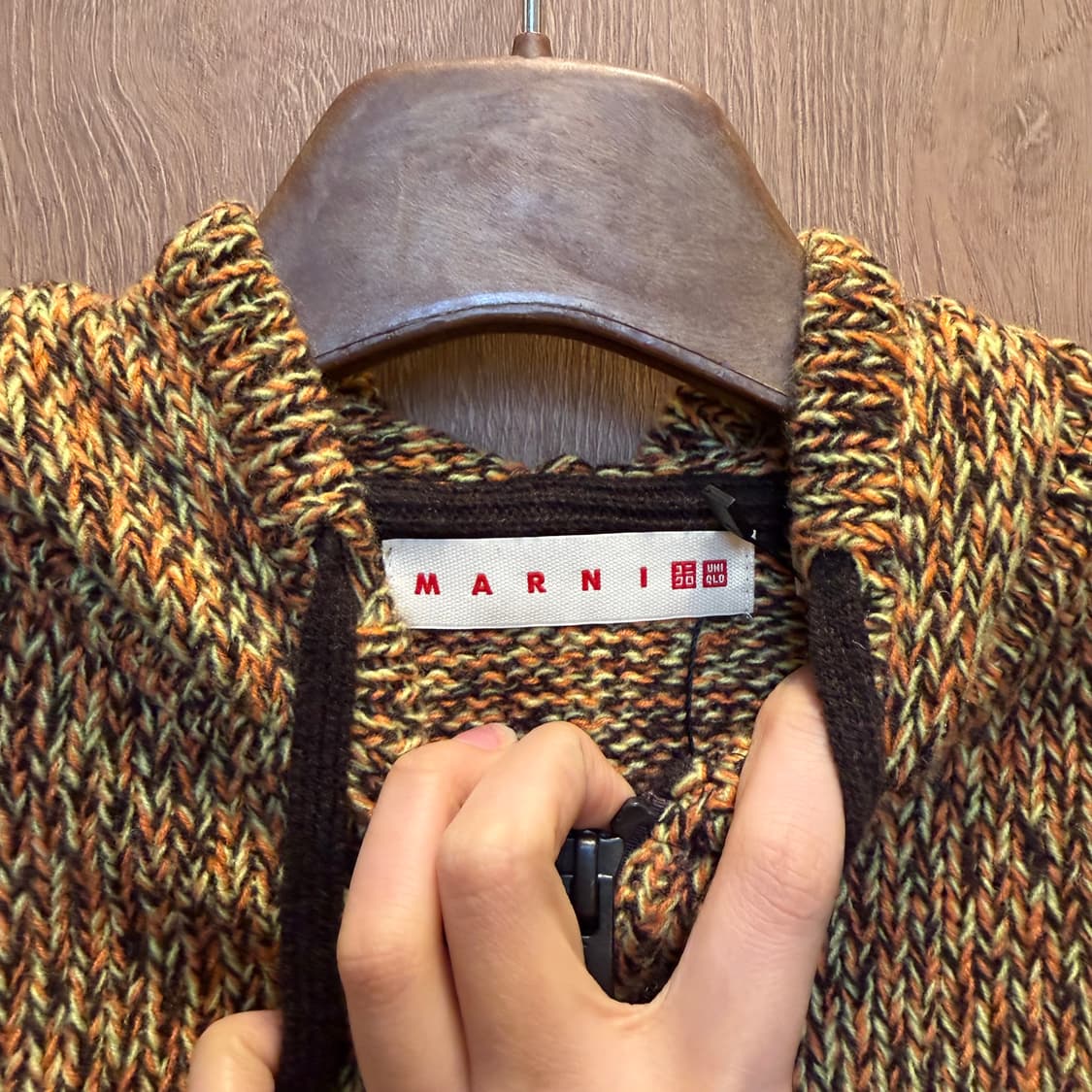 유니클로 마르니 후드 니트 집업 브라운 배색 밑단 루즈핏 머스타드 상품이미지5