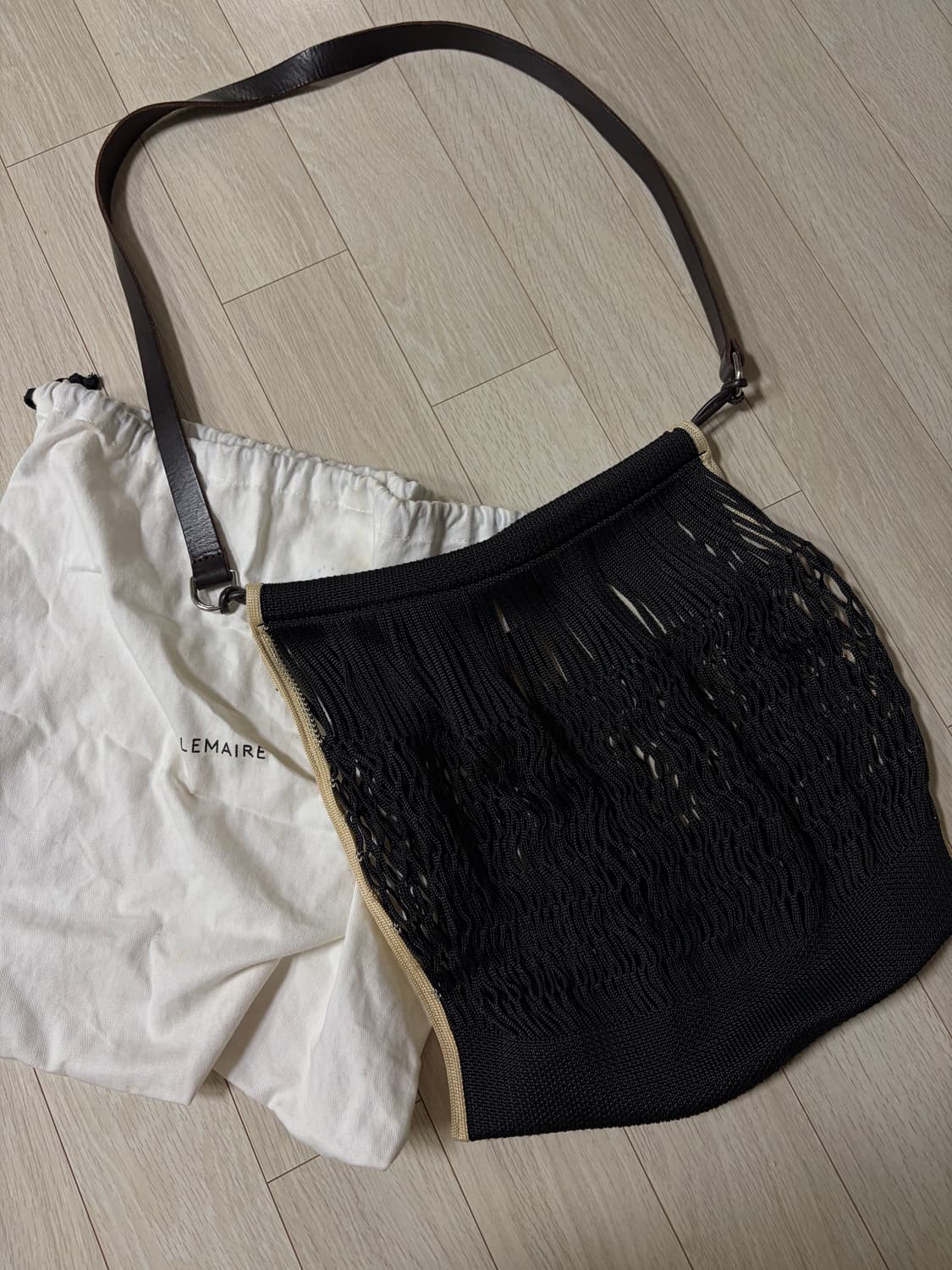 르메르 나일론 네트 라지 크로스바디 필트 네트백 블랙 상품이미지3