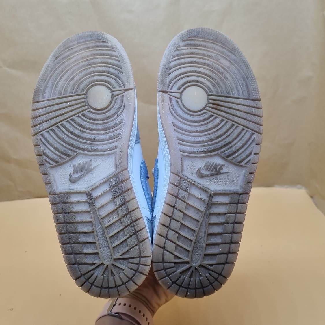 나이키 조던1 울프 그레이 여성미드230. 상품이미지3