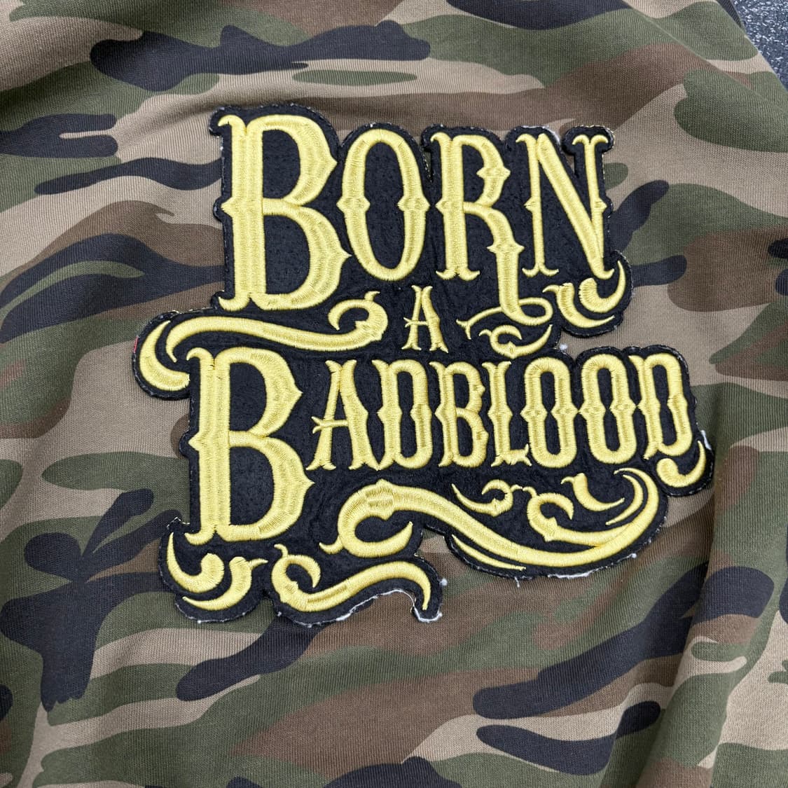 배드블러드 카모 크롭 후드집업 상품이미지5