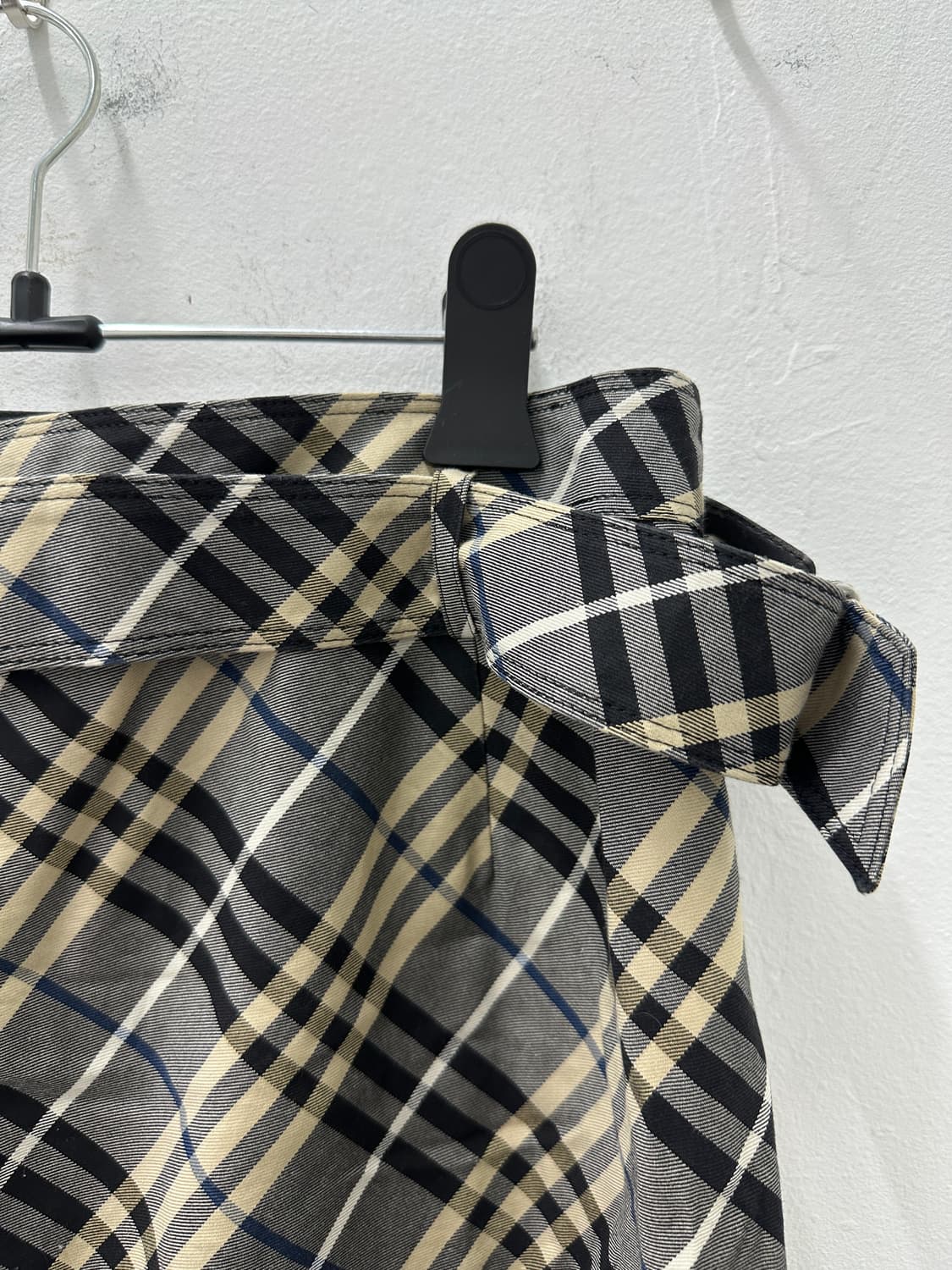 BURBERRY 블루라벨 체크 스트랩 미디스커트 상품이미지9