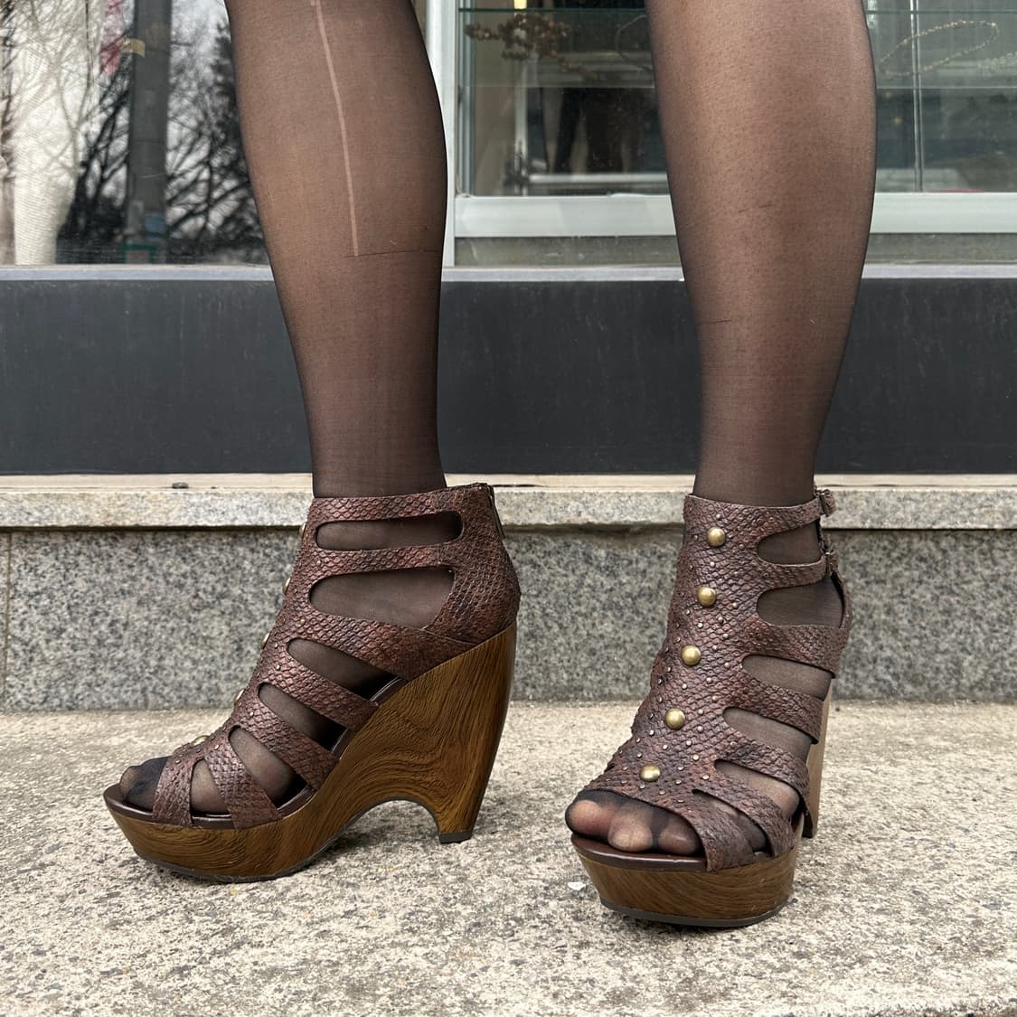 00s 데드스톡 뱀 패턴 가죽 앤 브라스 웨지 샌들 풀박스 상품이미지9