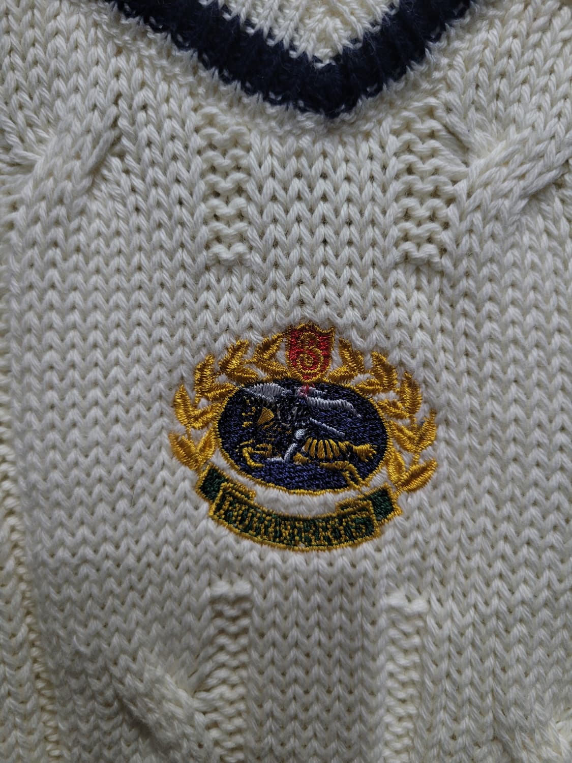 Burberry 버버리 자수로고 크롭 베스트 상품이미지3