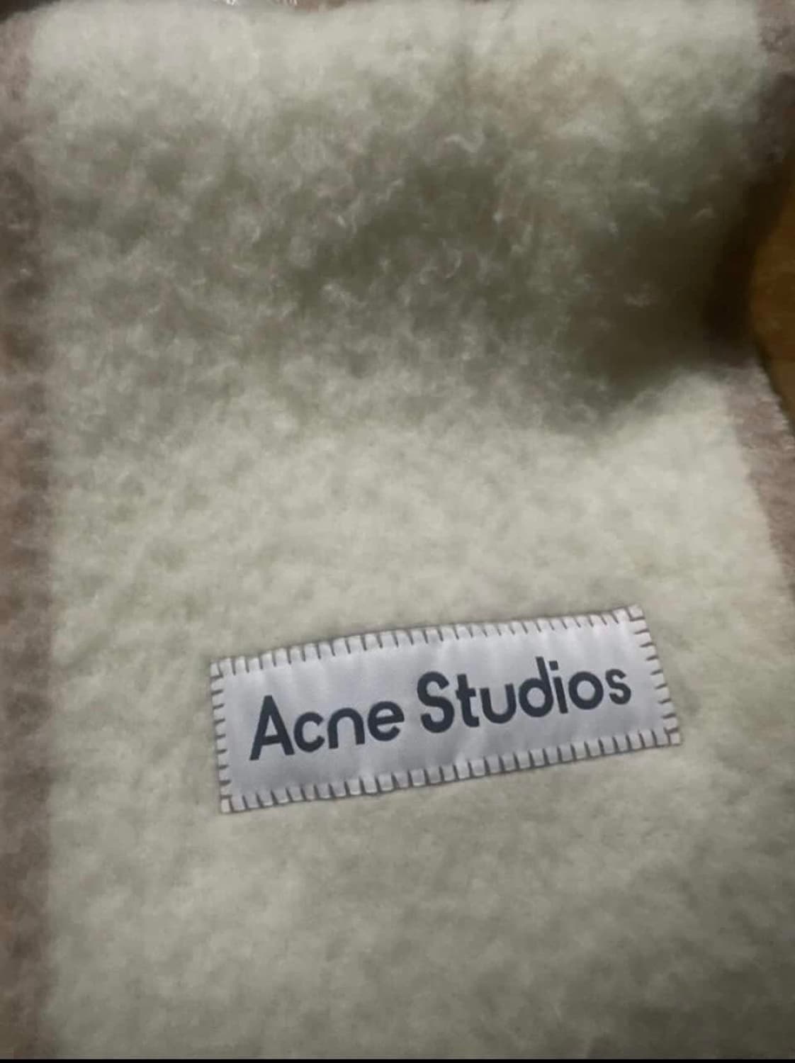 아크네 스튜디오 모헤어 울 프린지 머플러 화이트 상품이미지2